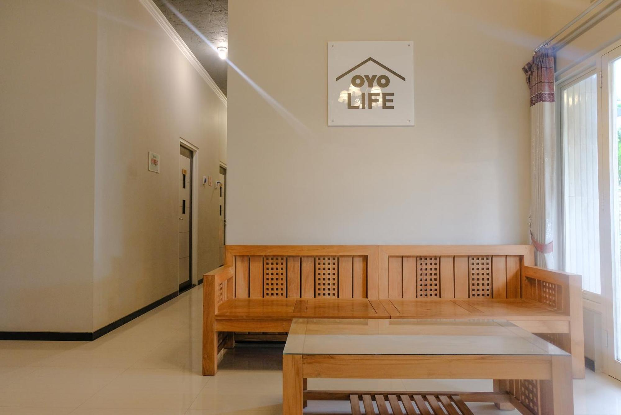 OYO Life 2399 Gerbera House - Kos Putri Hotel Malang Bagian luar foto
