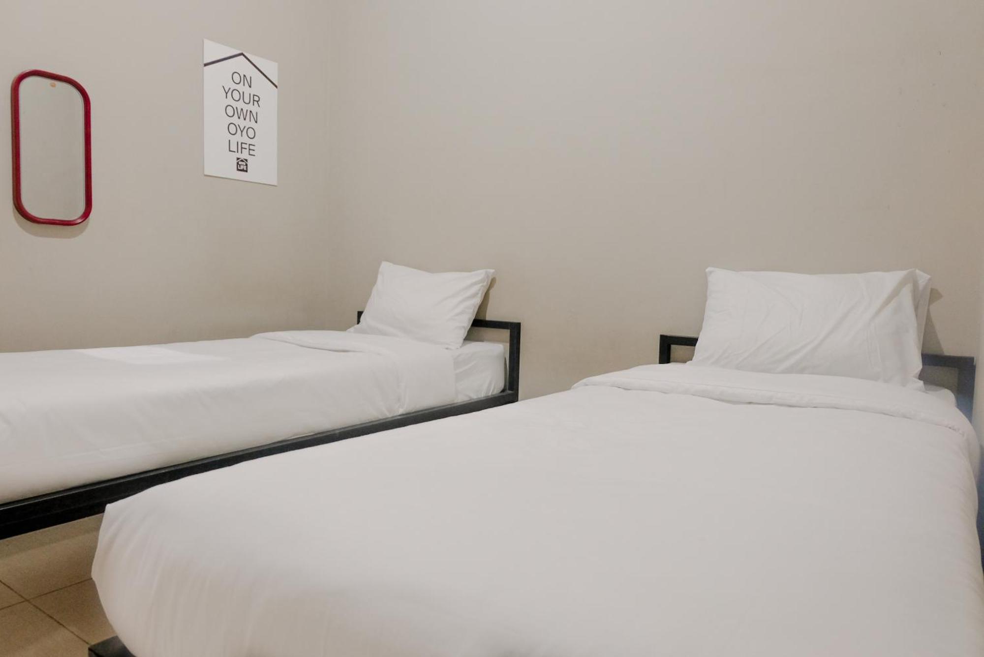 OYO Life 2399 Gerbera House - Kos Putri Hotel Malang Bagian luar foto