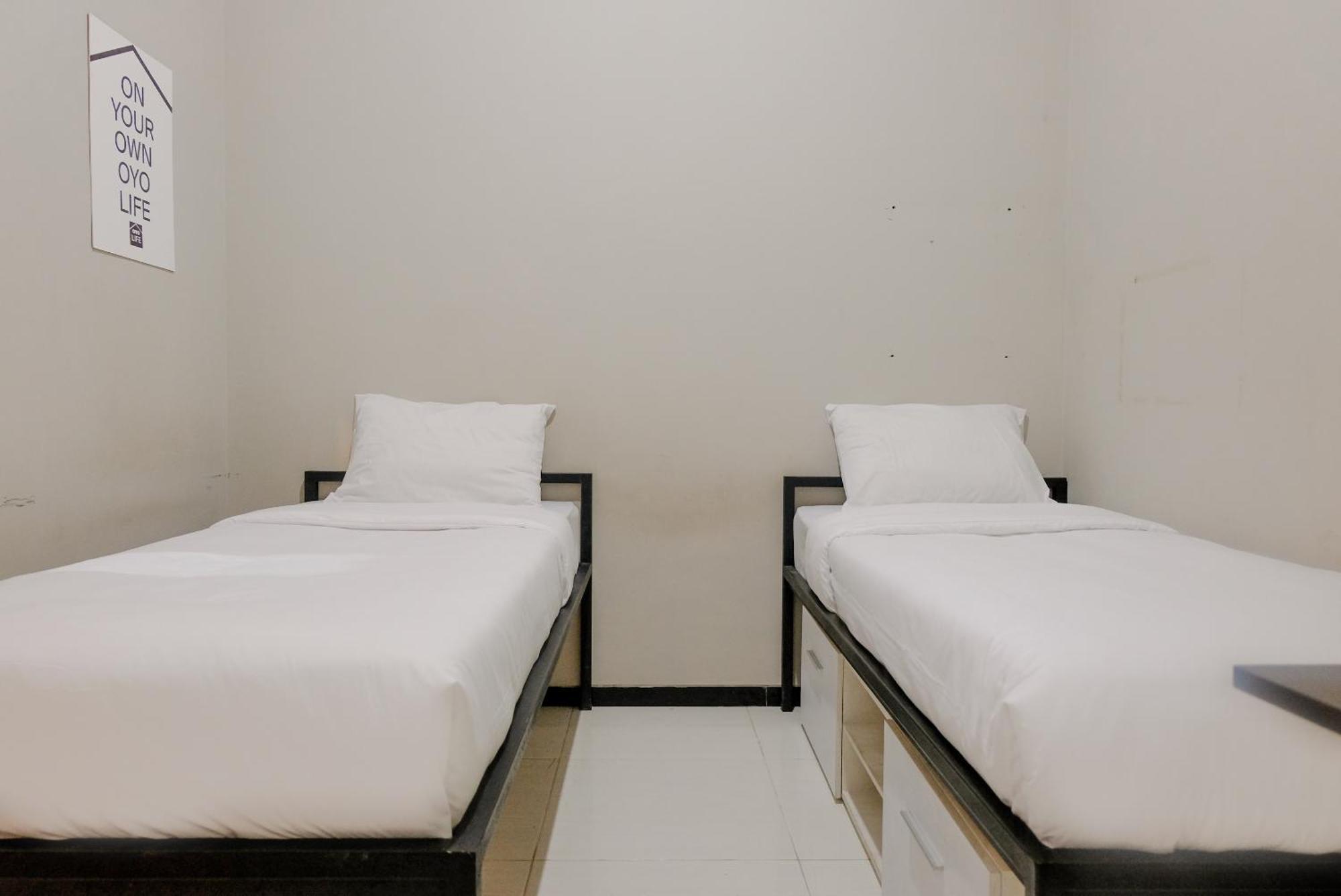 OYO Life 2399 Gerbera House - Kos Putri Hotel Malang Bagian luar foto